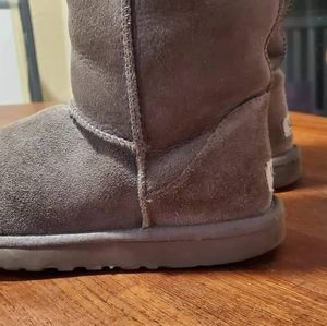 UGG TALL SIZE 8 GRAY